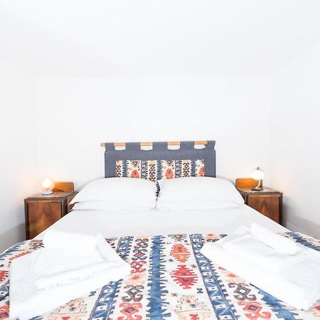 Stunning Campo De Fiori Apartment With Terrace Roma Eksteriør bilde